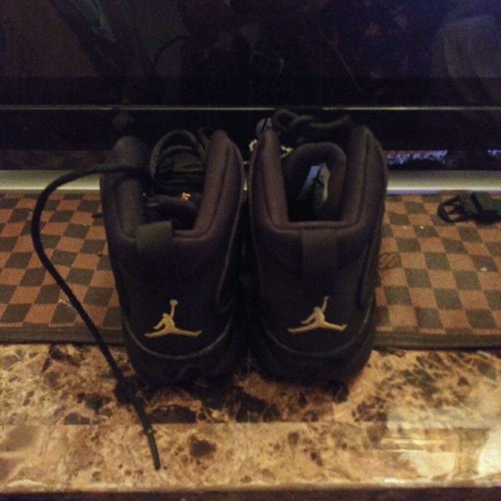 Blk Snickers bought them for my grandson grew out